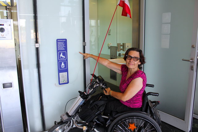 Ideal: Das Behinderten WC am Praterstern. Es gibt sogar eine Gegensprechanlage.