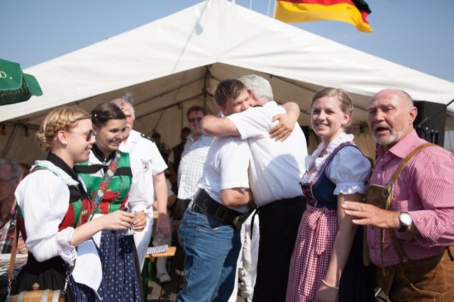 Klar zu sehen: Zwischen Tirol und Wilhelmshaven besteht mittlerweile eine dicke Freundschaft! | Foto: Bachlechner