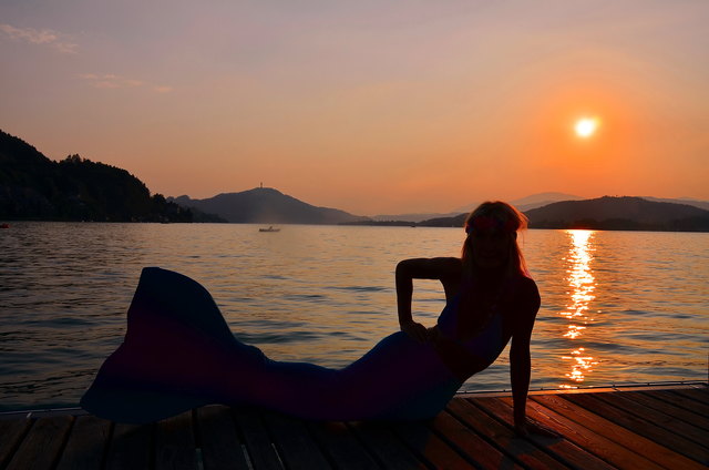 Und bei Sonnnunterang verwandelt sich Caro GUTTNER dannin eine Merjungfrau....