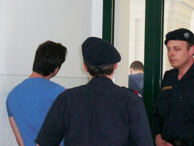 Ein 27-jähriger Kosovare musste sich am Landesgericht St. Pölten wegen Einbruchs und Suchtmittelhandels verantworten.
