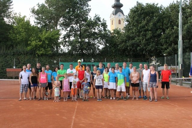 Sport bei Affenhitze: Trotz tropischer Temperaturen gaben die Teilnehmer des Tennisturniers des UTC Langenrohr alles. | Foto: privat