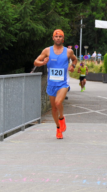 Marius Bock sicherte sich bei seinem ersten Antreten den Sieg beim Hauptlauf über zehn Kilometer.