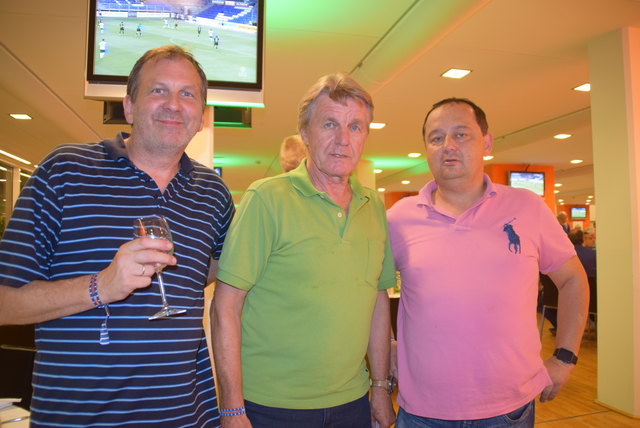 Leopold Handelberger und Stadtrat Ludwig Buchinger (re.) mit Fußball-Legende Werner Walzer.