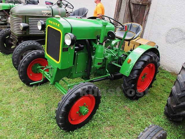 Ein mehr als erfreulicher Anblick: Wunderschöner Vorkriegs-Deutz neben einem Steyr 180