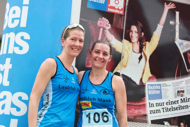 Anita Hollaus und Michaela Zöchbauer vom LC Mank hatten in Wilhelmsburg gut lachen.