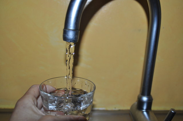 Mit rund 100 Euro mehr im Jahr wird das Budget eines Einfamilienhaushaltes durch die Wasserpreiserhöhung belastet | Foto: Friessnegg