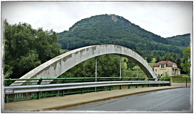 Brücke über die Schwechat erbaut 2009