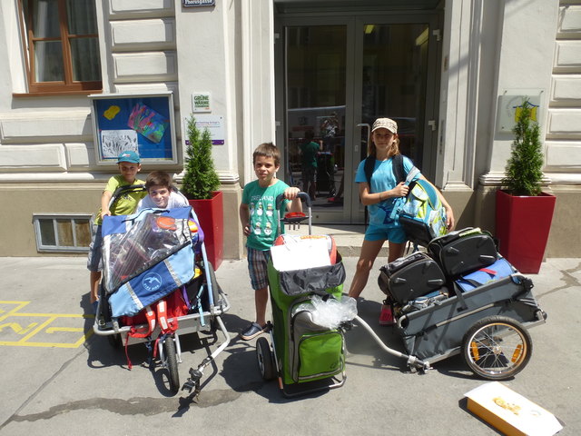 Die Volksschüler der Phorusgasse spenden für Flüchtlinge Schultaschen und Co. | Foto: VS Phorusgasse/Roth
