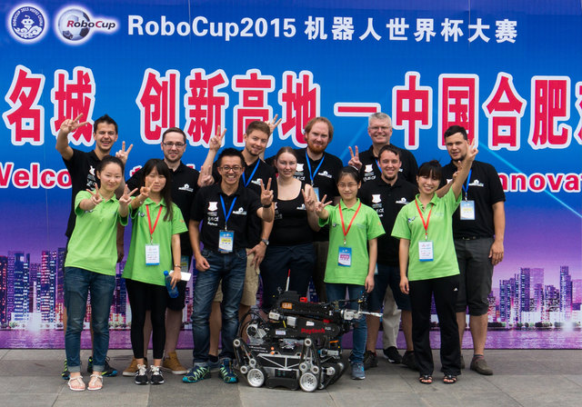 Das FH-Team um Raimund Edlinger (vorne, 3.v.li.) konnte einen sensationellen zweiten Platz einfahren. | Foto: FH OÖ