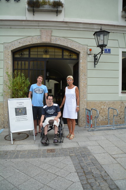 Paul Gruber, Markus Berger aus Steinakirchen und Bürgermeisterin Christine Dünwald vor dem Scheibbser Rathaus.