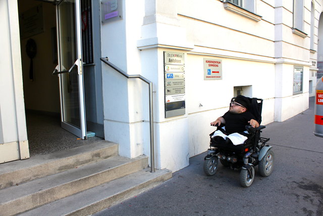 Für Rollstuhlfahrer wie Martin Habacher soll es ab Jänner weniger Barrieren geben. | Foto: Ulrike Kozeschnik-Schlick
