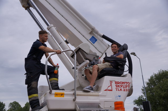 Bernhard Voit und Oliver Rudolf auf dem "Sky lift"