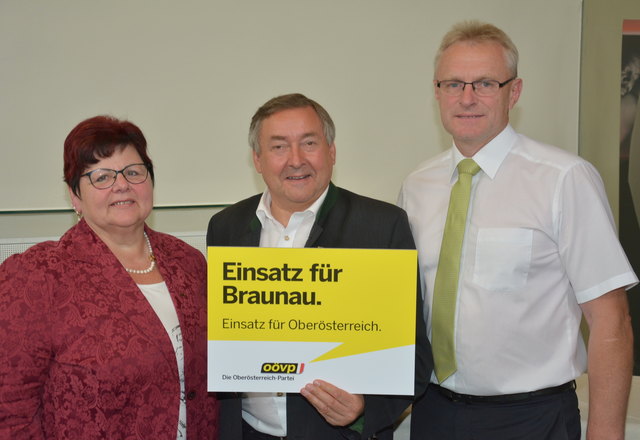 Brigitta Karl, Bezirksparteiobmann Franz Weinberger und Bundesrat Ferdinand Tiefnig.