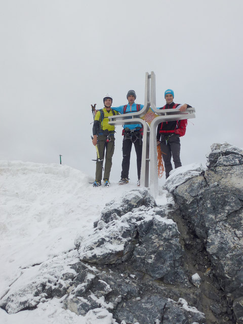 Florian Glatzl, Gerald Kammerlander und Thomas Kammerlander (von links) am Ortler-Gipfel. | Foto: Kammerlander