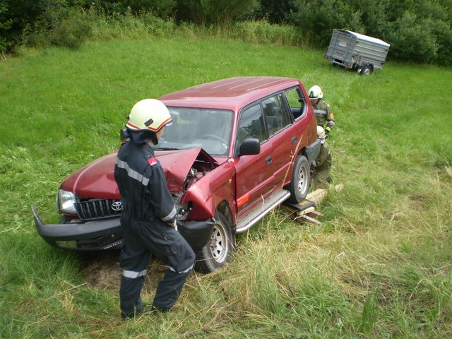 PKW-Anhänger verkeilte sich mit Brückengeländer - Zwettl