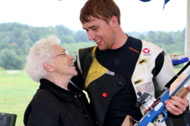 Gernot Rumpler mit seiner Großmutter, der ersten Gratulantin | Foto: Foto: Margit Melmer, ÖSB