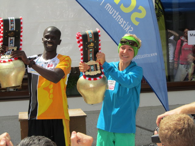 Die Tagessieger beim Schlickeralmlauf: Suanne Mair und der Kenianer Isaac Kosgai. | Foto: SUR Lienz