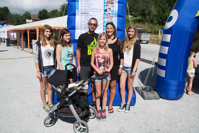Die ganze Familie war bei Familienfest dabei, Juli Sara, Christian, Vanessa Martina und Celina in Kinderwagen lag der Philipp der alles verschlafen hat.