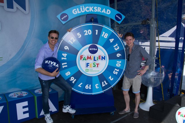 (li.) Robert Steiner Family Entertainer mit Flo Mayer die die Tour durch Österreich Organisieren und Präsentieren.