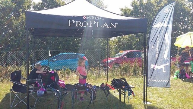 unsere jüngste Speedrunnerin half fleißig beim Infostand mit