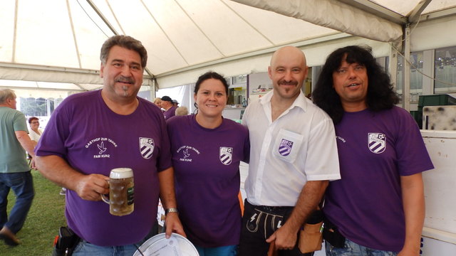 Andreas, Elke, Roman und Wolfgang sorgten bestens für das Wohl der Gäste.