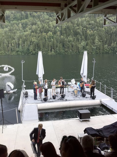 Auf der Seebühne in Lunz findet das Klein- und Kleinstkunst-Festival "More Ohr Less" statt. | Foto: privat