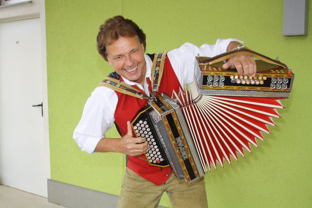 Heimvorteil für Franz Trost beim Frühschoppen der FF Tobelbad. Musikalisch ist der Vollblutmusiker in halb Europa zu Hause, daheim aber in Unterpremstätten.