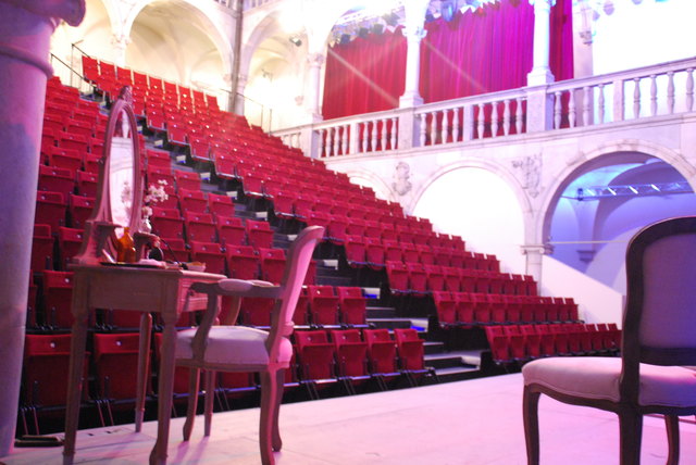 Noch ist der Schlosshof leer