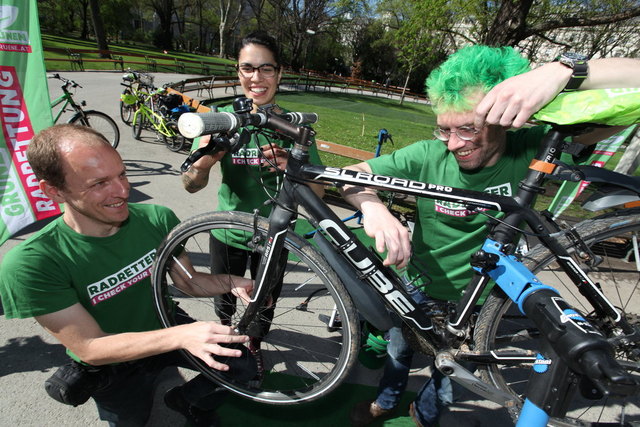 Kompetente Mechaniker überprüfen Fahrräder kostenlos. | Foto: Florian Spielauer