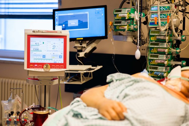 Jedes Jahr landen viele Menschen aufgrund der tropischen Hitze und deren Folgen auf der Intensivstation