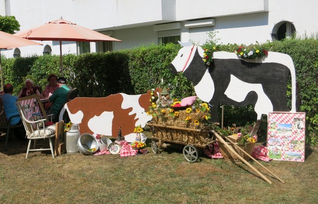 Lebensgroße Kühe zierten den Garten der Kursana Residenz.