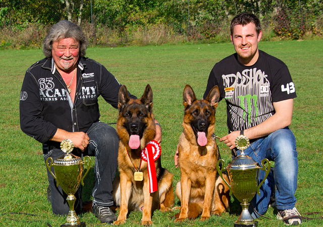 Johann Koller und Sohn Daniel mit den oftmals preisgekrönten Prachtexemplaren Yvonne und Saabat | Foto: kk