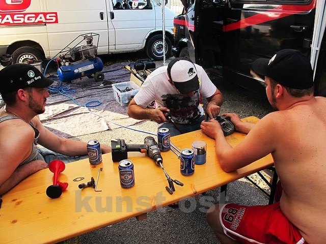 Die mobile Werkstatt faßt vermutlich alles, was an einem Mofa kaputtgehen kann