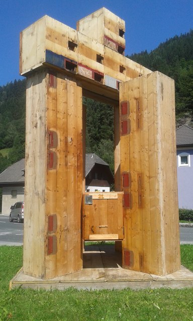 "Der Mensch und die Biene": Skulptur von Peter Angermann, anlässlich 110 Jahre Imkerverein - Ortsgruppe Ramingstein-Thomatal: Ausstellung von 14.-16.08.2015