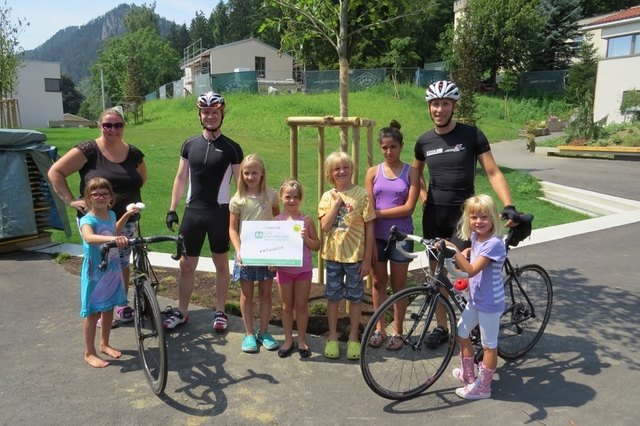TEAM SOS Kinderdorf Eine Runde mit dem Fahrrad um TEAM SOS Kinderdorf Eine Runde mit dem Fahrrad um