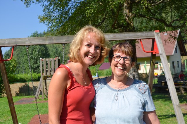 Die neue Kindergartenleiterin Manuela Mettnitzer mit ihrer langjährigen Vorgängerin Irene Penker
