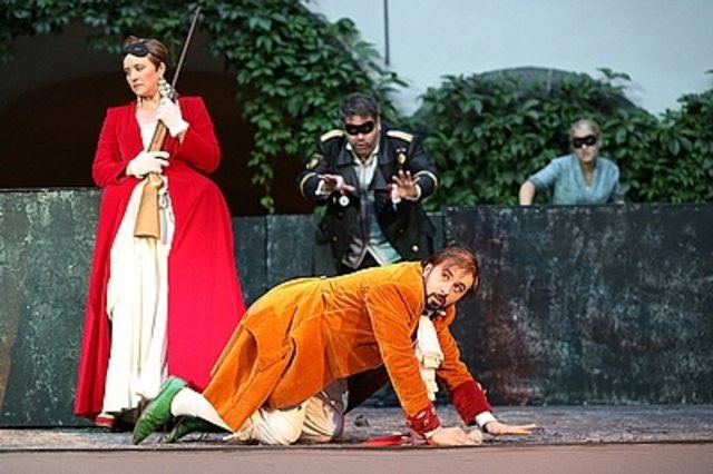 Szene: Hanna Herfurtner (Arminda), Bonko Karadjov (Graf Belfiore), Virgil Hartinger (Amtshauptmann), Angelika Niakan (Serpetta) © Reinhard Winkler | Foto: Reinbhard Winkler