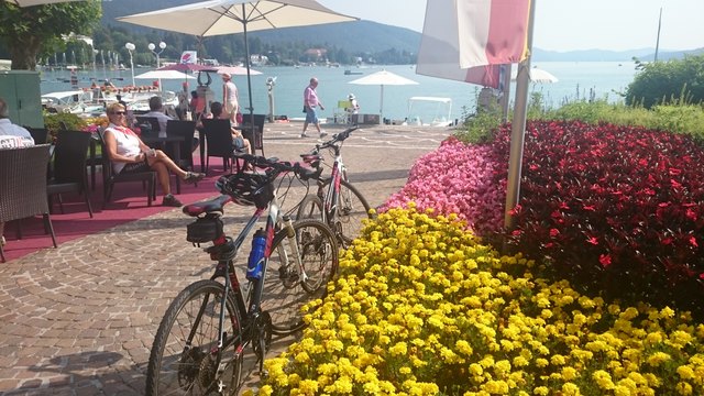 Am Nordufer kommt man mittlerweile lückenlos von Klagenfurt nach Velden. Lückenlos umrunden kann man den Wörthersee noch nicht. Geht es nach der SPÖ, soll sich das ändern | Foto: Georg Paganal