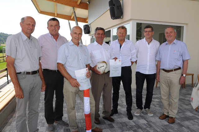 Die Ehrengäste freuten sich über den gelungen Neubau der Sportanlage. | Foto: KK