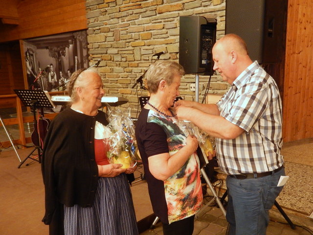 Dank und Anerkennung für langjährige Tätigkeiten in den Ortsgruppen