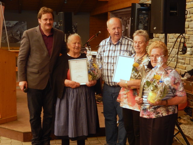 v.l. Bezirksobmann Karl Steiner, Anna David, Landesvorsitzender Herbert Striegl, Helga Corradini, Gabi Groger