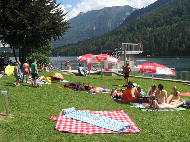 Unzählige Gäste aus nah und fern suchen im Bergsteiger- und Kulturdorf Lunz am See Abkühlung und Entspannung. | Foto: Eigner
