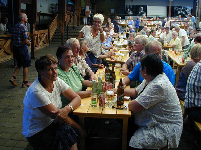 Rund 230 Mitglieder füllen das Pavillion in Kals