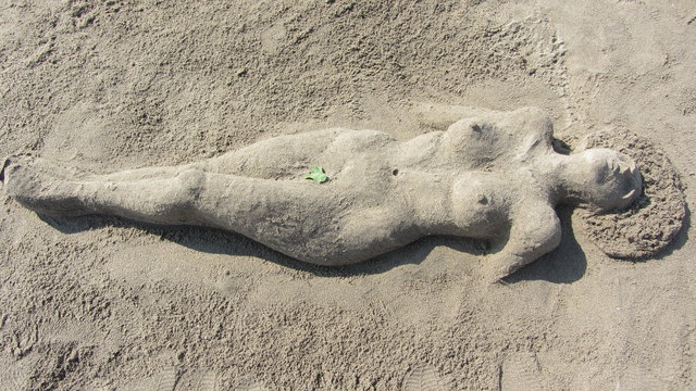 . . . . . . . . die Schöne . . . . . . . .