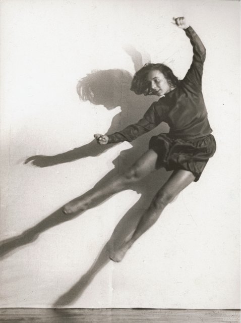 Fotografie der Tänzerin Gret Palucca von Charlotte Rudolph aus dem Jahr 1928. | Foto: Albertina, Wien – Dauerleihgabe der Österreichischen Ludwig-Stiftung für Kunst und Wissenschaft