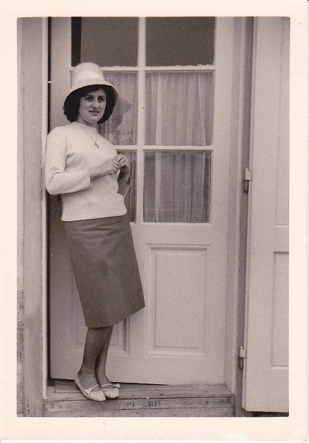 Die Tante Fritzi. Ihr Lebensinhalt war, Menschen mit Mode glücklich zu machen. Vielleicht gelingt ihr das noch über ihren Tod hinaus?