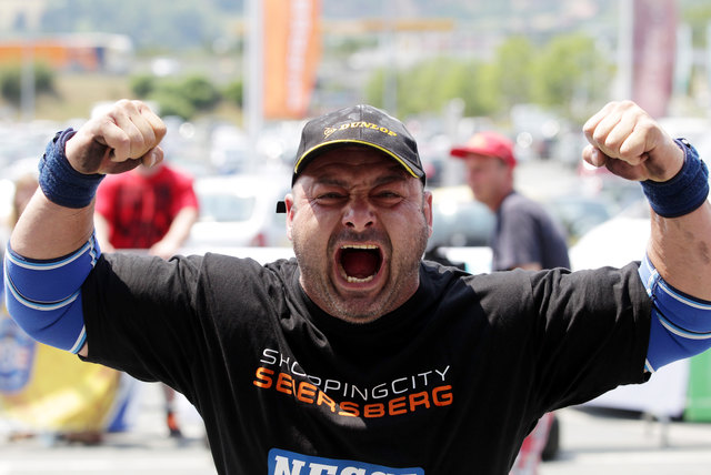 Strongman Franz Moser, wie seine Fans ihn kennen: In Siegerpose! | Foto: GEPA Pictures