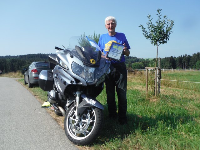 Karl Heinz Himmelstein wurde beim Alpenmarathon als "erfahrenster Fahrer" geehrt. | Foto: privat