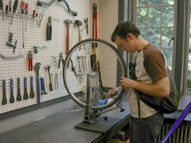 Das Reparaturservice für alte Räder übernimmt der Fahrradshop Mistelbiker. | Foto: Joe Mabel/Wikipedia