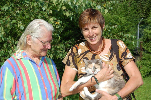 LH-Stv. Astrid Rössler besuchte Tierliebhaberin Rita Klinger im Tierheim Hallein. | Foto: Büro LR Berthold